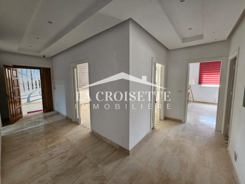 Bureau H+4 meublé à La Soukra